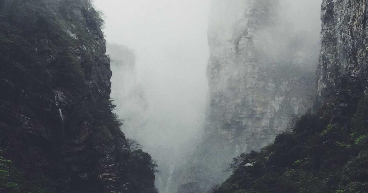 5 Essential Wardrobe Staples That Defined the Well-Appointed Gentleman’s Attire in the Edwardian Age