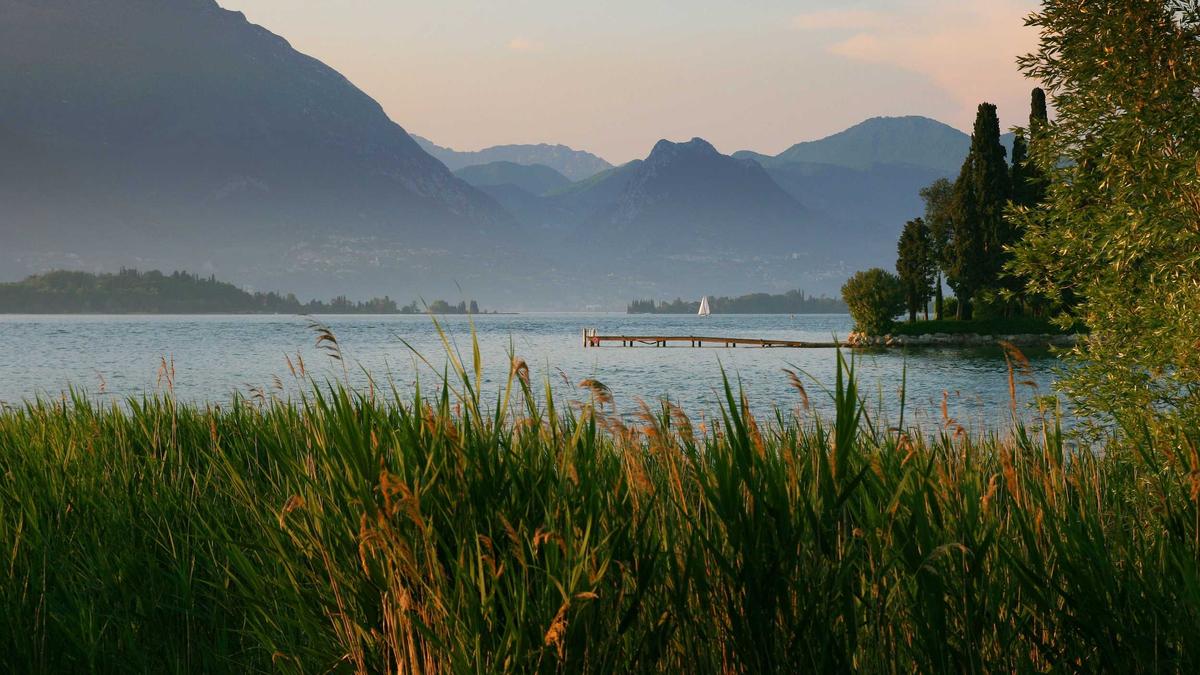 8 Essential Navigational Instruments That Guided Maritime Exploration During the Age of Sail — illustration 1