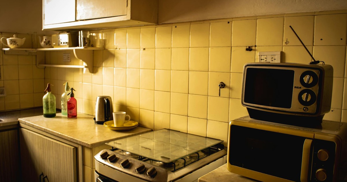 7 Essential Domestic Appliances That Transformed Household Management in the Early 20th Century