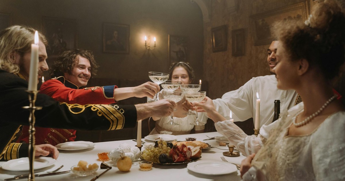 8 Elegant Social Customs That Governed Victorian Society Gatherings