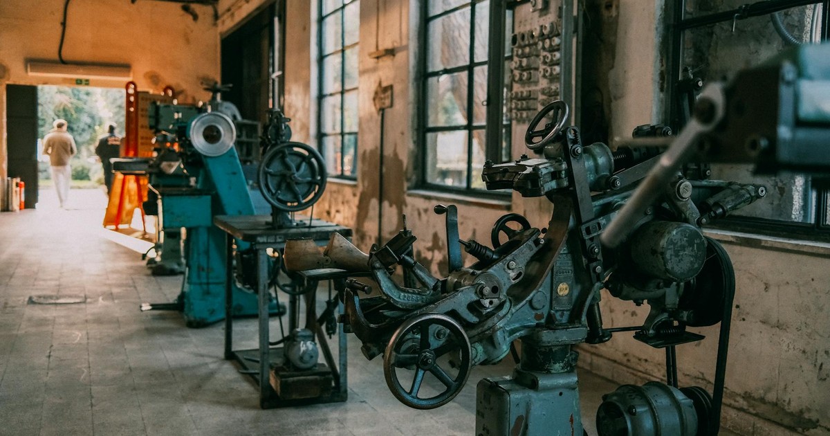 7 Ingenious Mechanical Contraptions That Defined the Pre-Digital Era